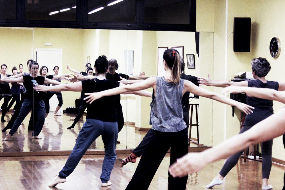 Todo lo que tienes que saber sobre cómo puedes enseñar a bailar en Chile Todo lo que tienes que saber sobre cómo puedes enseñar a bailar en Chile