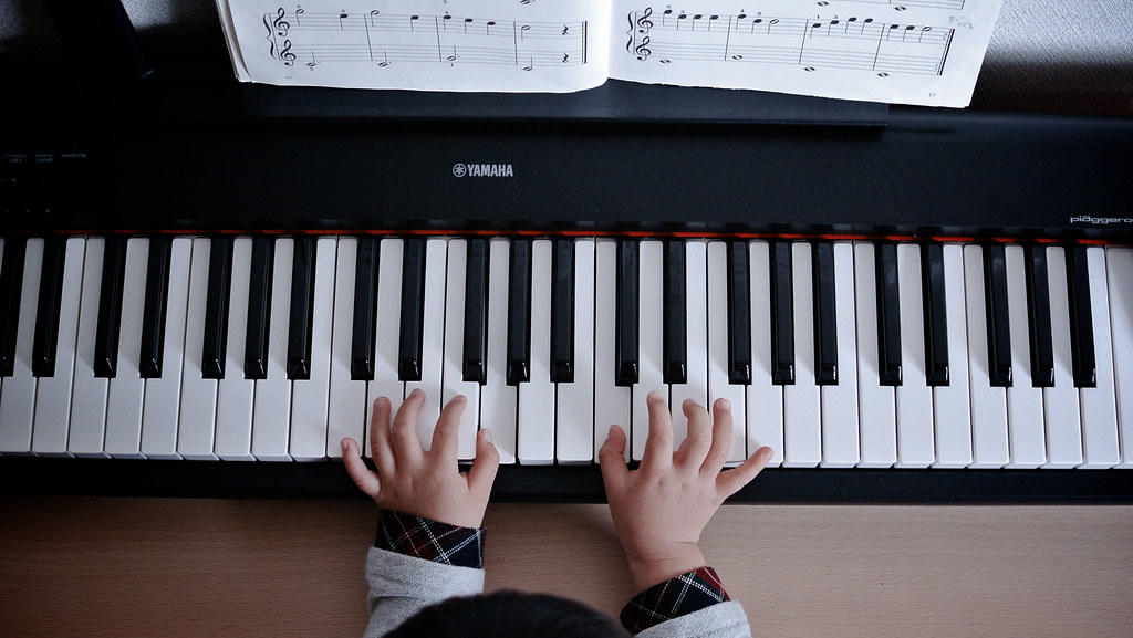 Las Teclas De Mi Piano Suenan Mucho