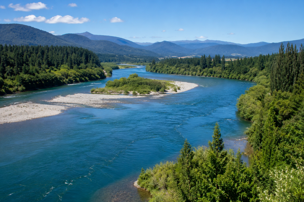 Vista panorámica del rio Biobío, uno de los más importantes del país.
